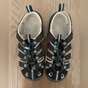 KEEN Women's Clearwater CNX Sandal Size 7.5
